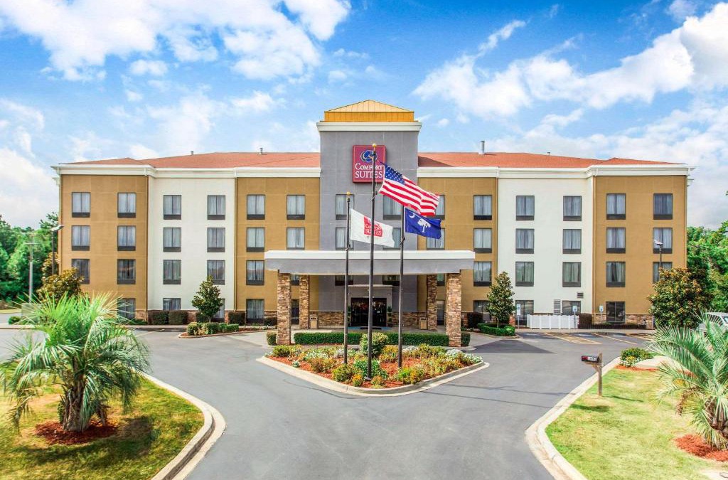 Clinton Hotel | Comfort Suites Clinton near Presbyterian College