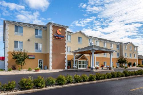 Escanaba Hotel | Comfort Suites Escanaba West