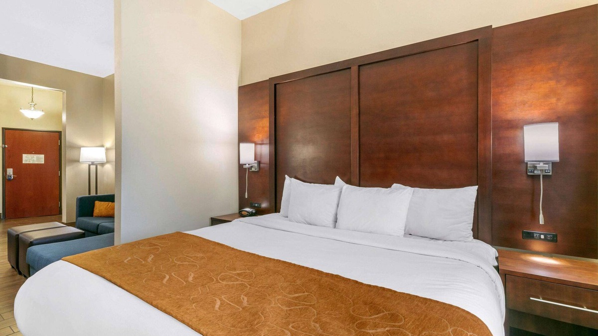 Hopkinsville Hotel | Comfort Suites Hopkinsville near Fort Campbell