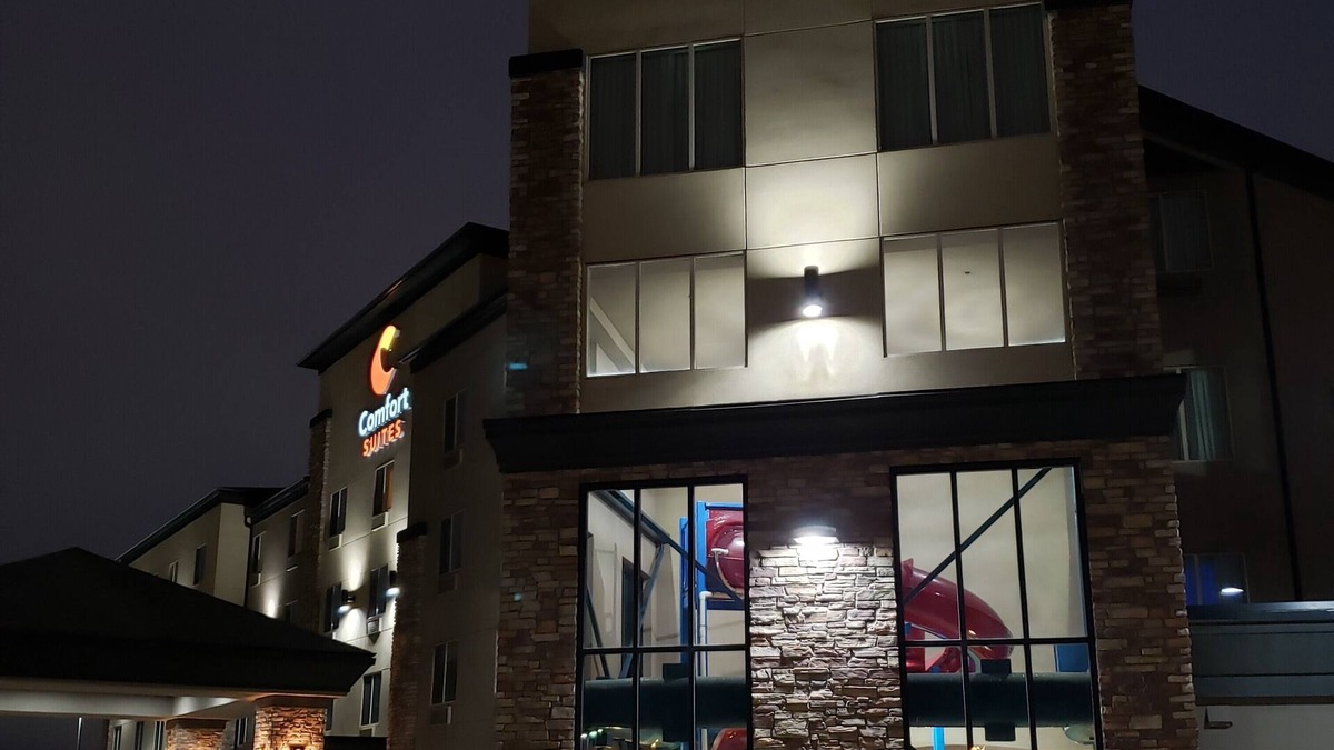North Industrial Hotel | Comfort Suites Saskatoon