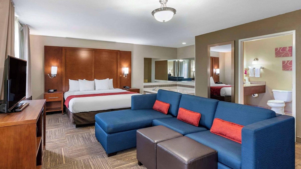 Urbana Hotel | Comfort Suites Urbana Champaign, University Area
