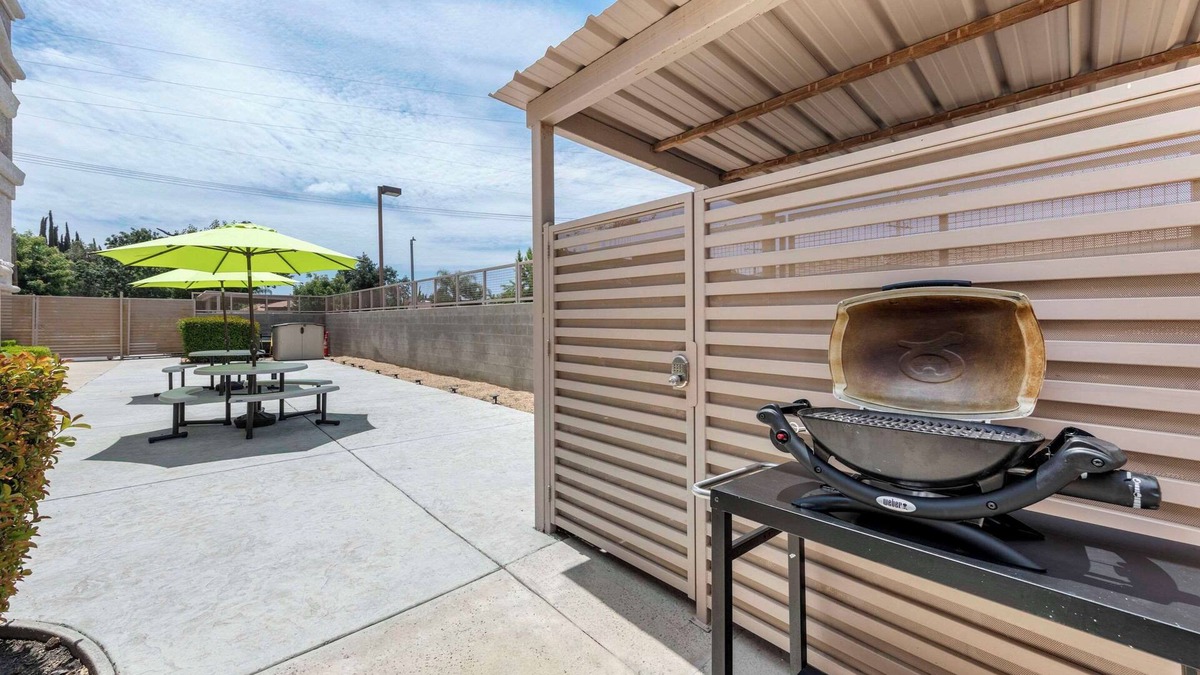 Tulare Hotel | Comfort Suites