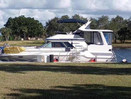 Naples Boat Rental | Comfort Zone Private Yacht Charter