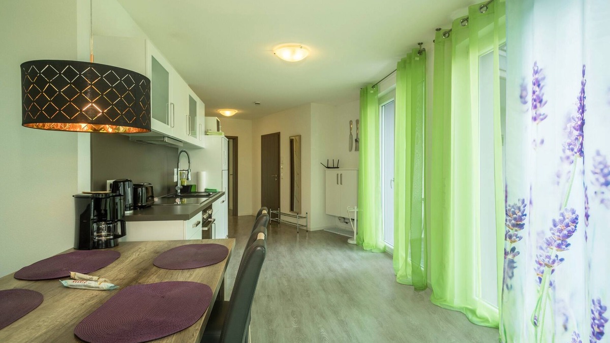 Sipplingen Apartment | Comfortable Apartment "Lavendel" with Terrace, Balcony, Lake View, Wi-Fi & TV