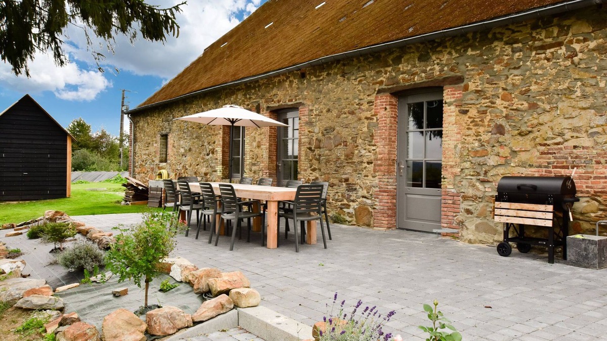 La Neuville-aux-Joutes House | Comfortable holiday home with private garden