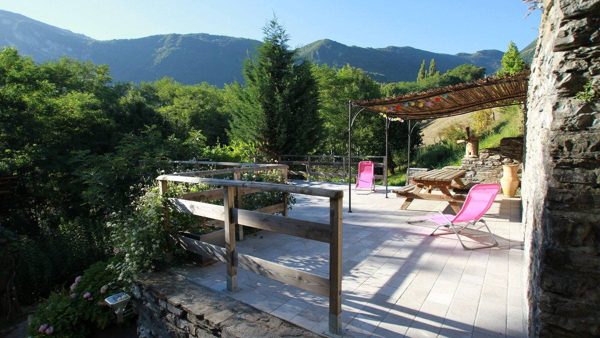 Saint-Pierre-d'Albigny House | Comfortable gite for couples