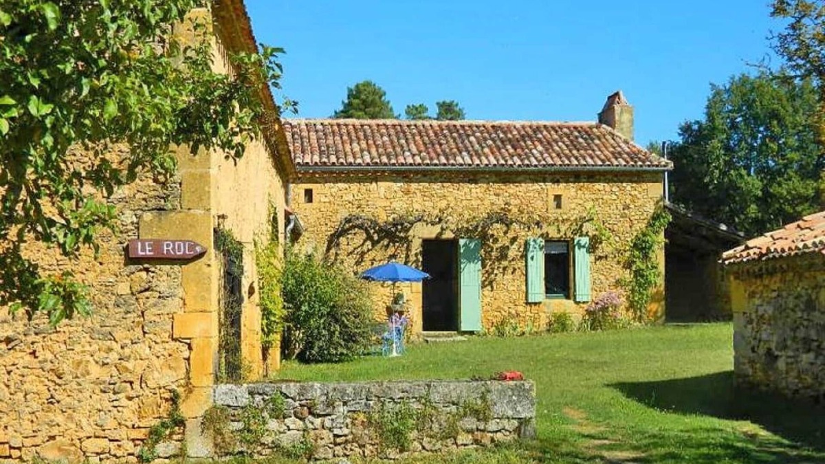 Sainte Croix de Beaumont House | Comfortable holiday home with garden