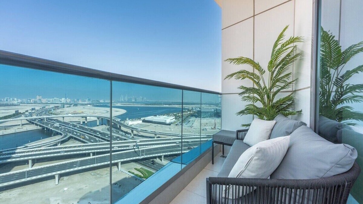 Business Bay Apartment | Comfortable 1-Bedroom Apartment With Bright Living Room in Business Bay