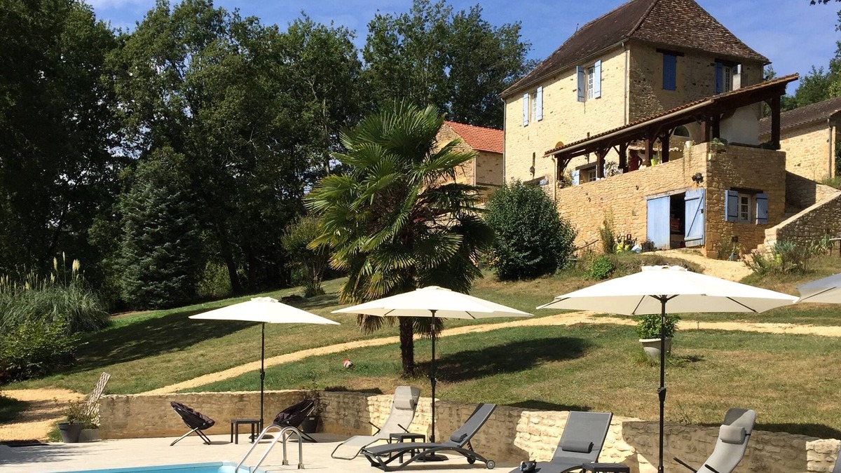 Le Buisson-de-Cadouin Cottage | Comfortable cottage in beautiful estate with swimming pool