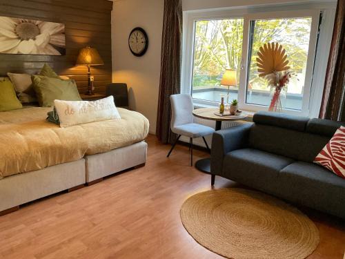Den Ham Apartment | Comfortabele Familie Suite met 2 slk, speelzolder, balkon, Airco
