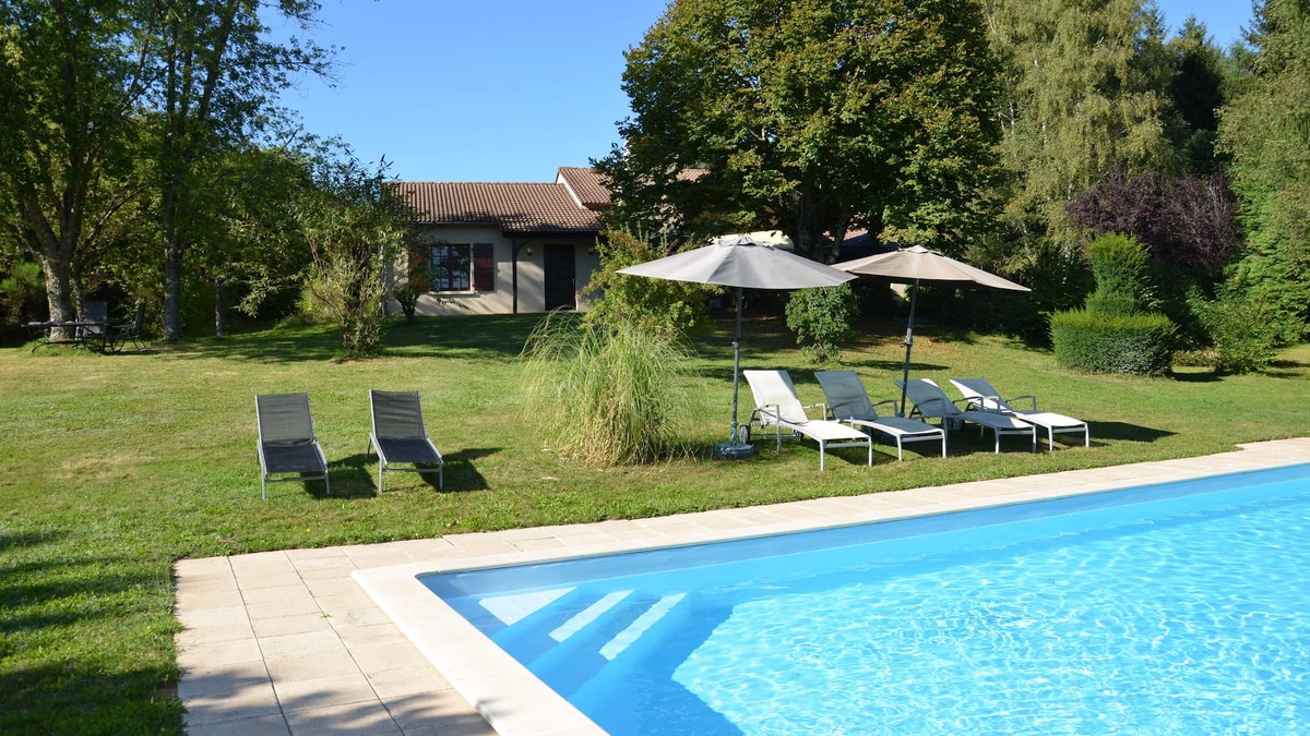 Sousceyrac Villa | Comfortabele villa met groot verwarmd12x6m zwembad en tuin van 5000 m².