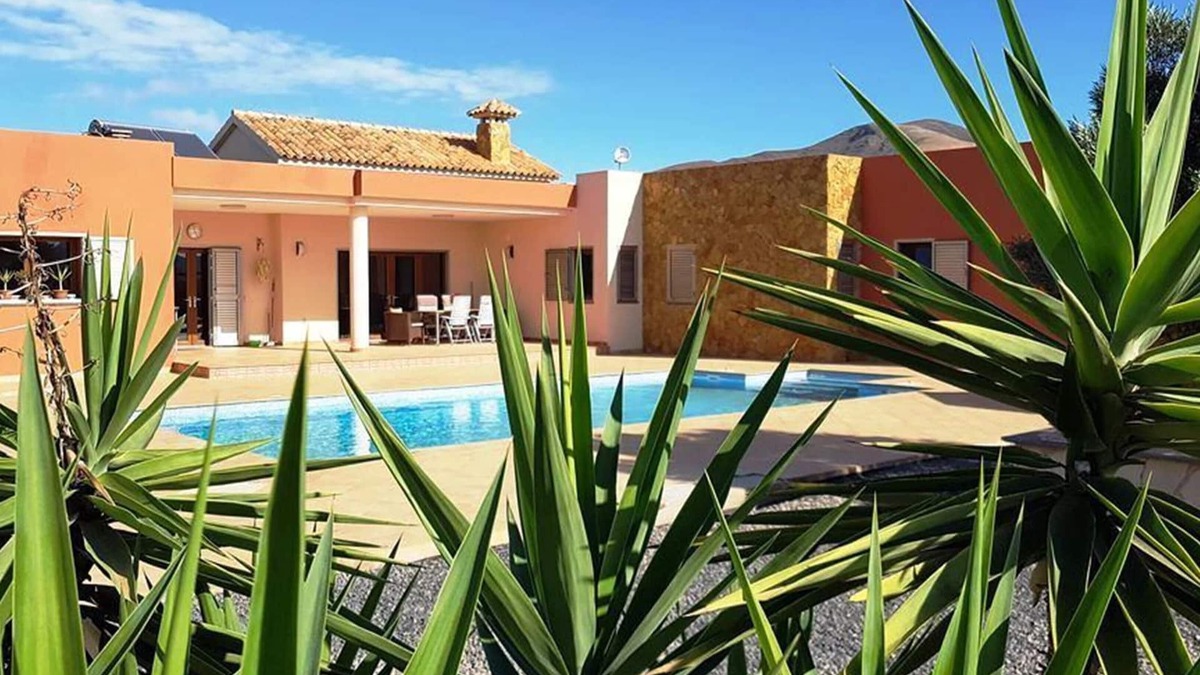 Triquivijate Villa | Comfortable large finca - Away from mass tourism - Central island location