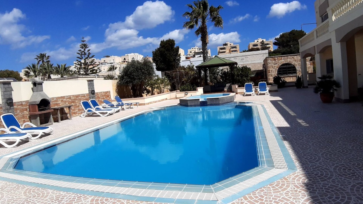 Santa Maria Estate Villa | Comfortable,1 bedroom apt sleep 2/3 persons with AC, swimming pool, & Wi-Fi.