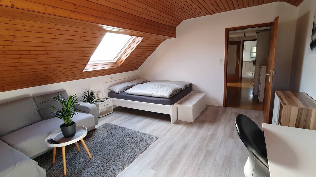 Deisslingen Apartment | Comfortable 1-room apartment (Trade fair/Test tower/Near conference hotel/Neckar)