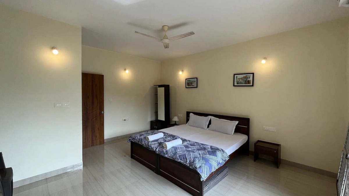 Majorda Apartment | Comfortable 2 BHK with pool Betalbatim Beach