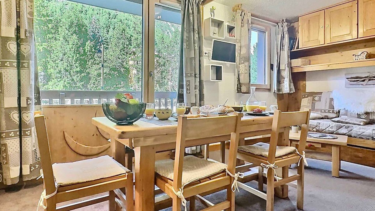 Val-d'Isere Apartment | Comfortable 2P cabin near center, southern balcony, 6 guests