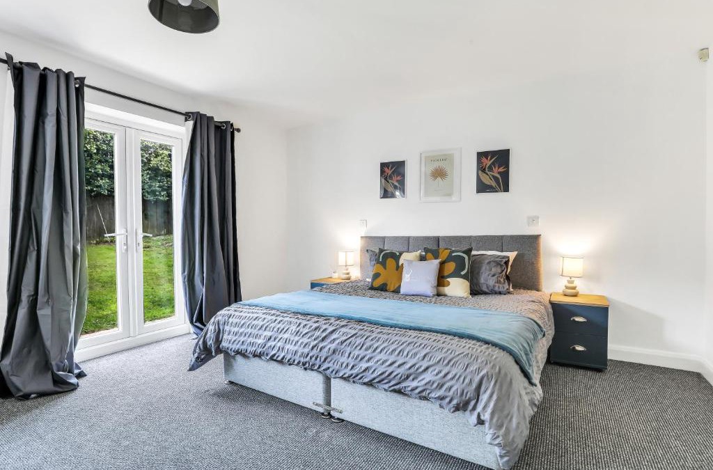 Newbold Coleorton Apartment | Comfortable 3-Bed Dormer Bungalow Family & Business Friendly