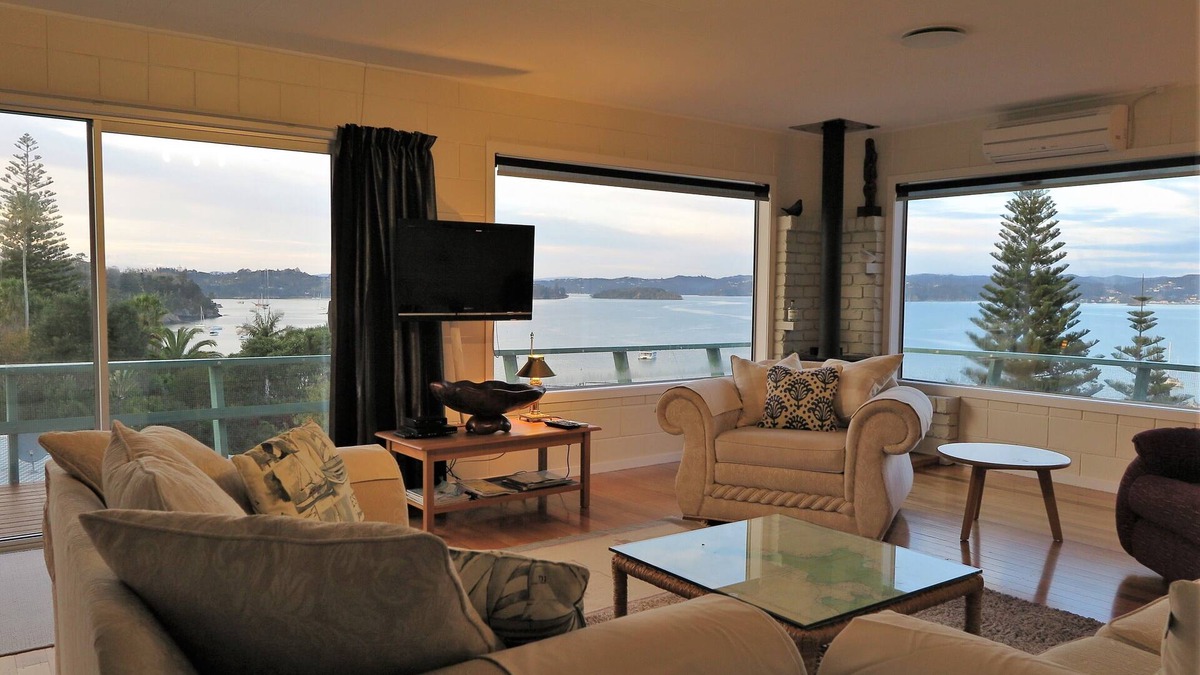 Russell House | Comfortable 3 bed-roomed home with harbour views. Hear kiwi at night!
