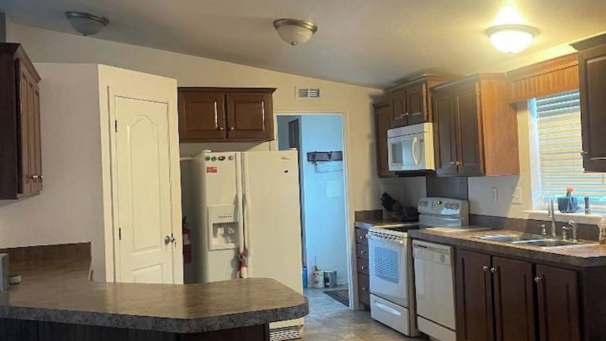 Green River House | Comfortable 3-bedroom family friendly home with WiFi, AC in Green River.
