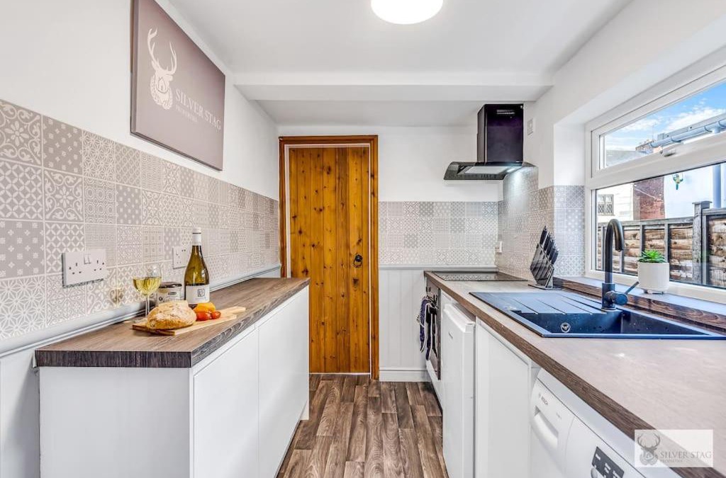 Coalville Apartment | Comfortable 3 Bedroom Gem with 2 Bathrooms Perfect for Groups