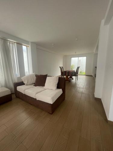 Calderon Apartment | Comfortable 3 bedroom house near the airport Quito and Portal