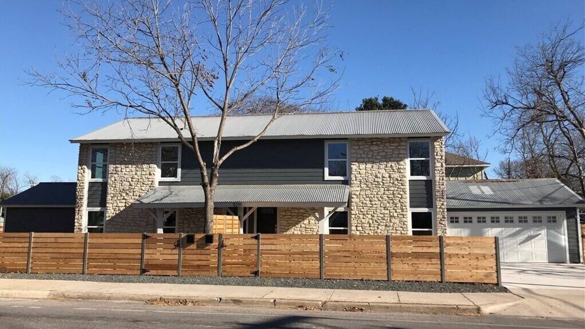 North Loop House | Comfortable 3 Bedroom Home - Walk to Restaurants & bars!