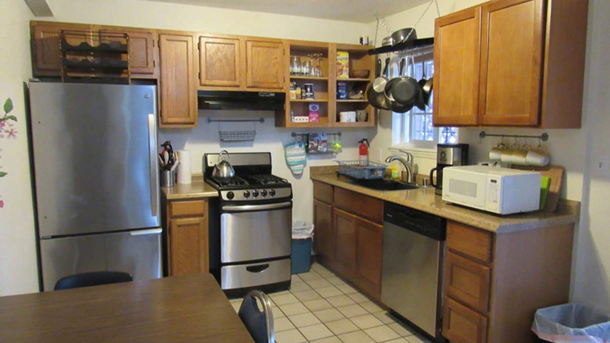 Temescal Apartment | Comfortable 3 bedroom in "Hip" Temescal