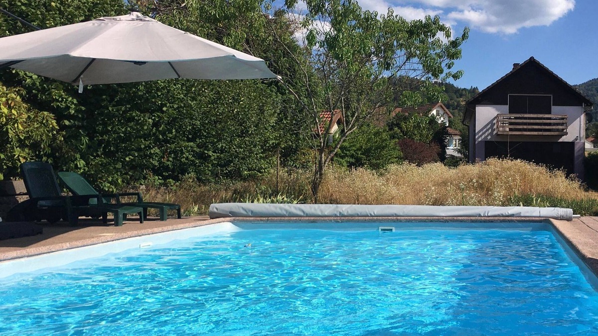 Le Thillot House | Comfortable 3* house with heated pool access in wooded grounds