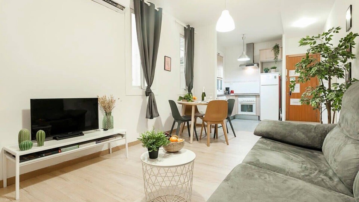 El Parc i la Llacuna del Poblenou Apartment | Comfortable 3BD in Poblenou next to the beach for Families