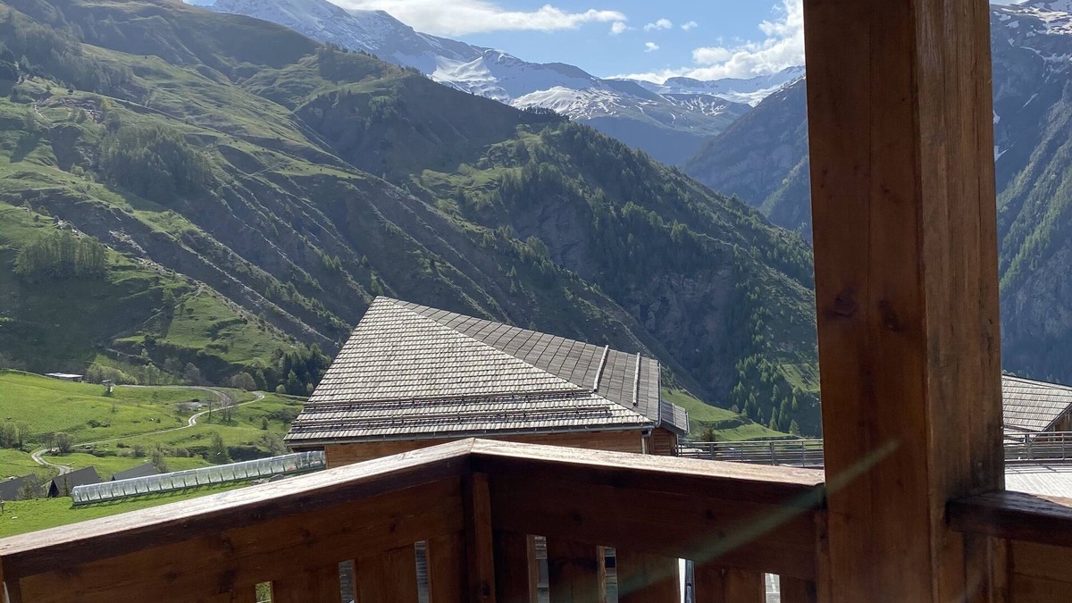 Orcieres Apartment | Comfortable 3P Pied de pistes, south-facing terrace with mountain view, garage-Chalet d'Orcieres