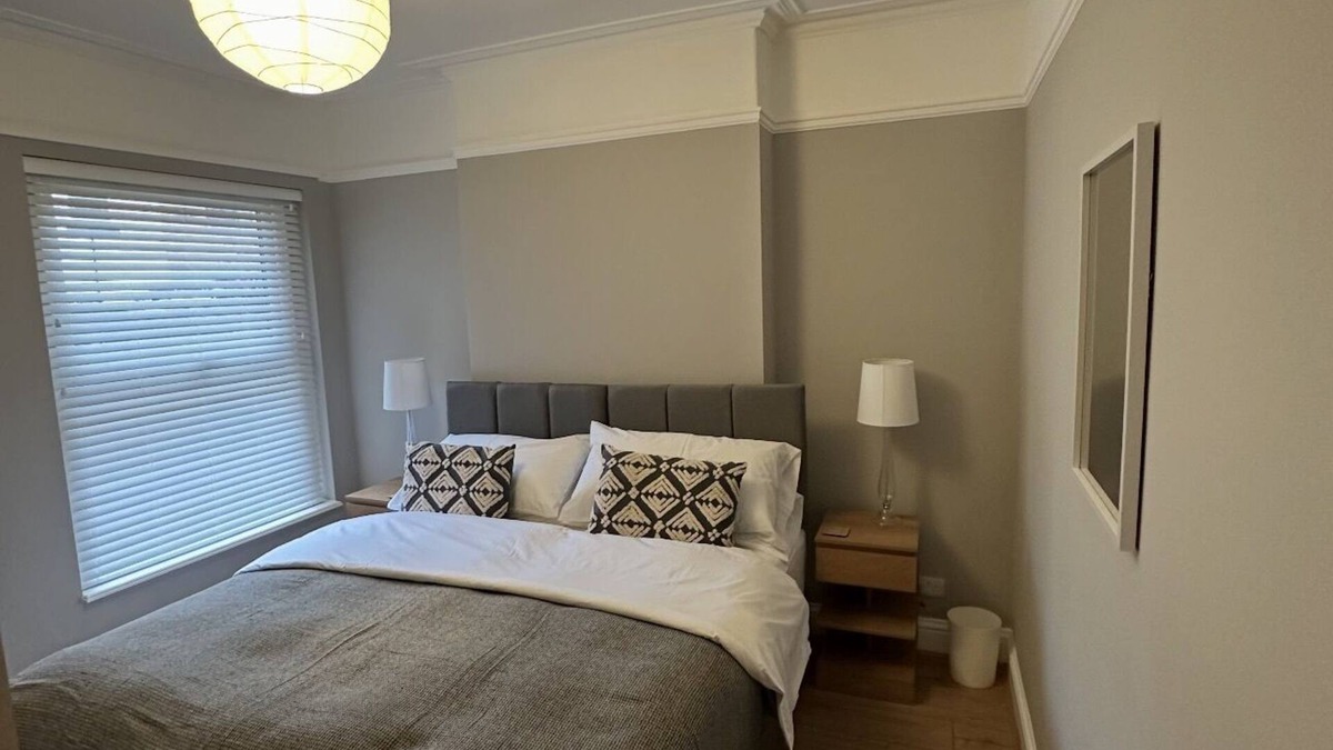 Birkenhead House | Comfortable 4 Bedroom Townhouse