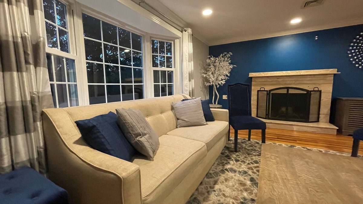 Weston House | Comfortable 4 Bedroom Home with a Large Deck