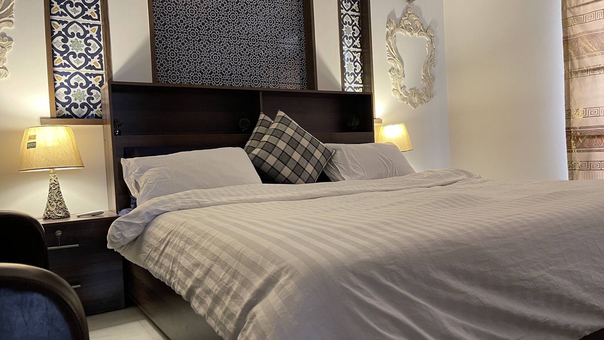 Bahria Town House | Comfortable 5 bedroom house in heart of Lahore