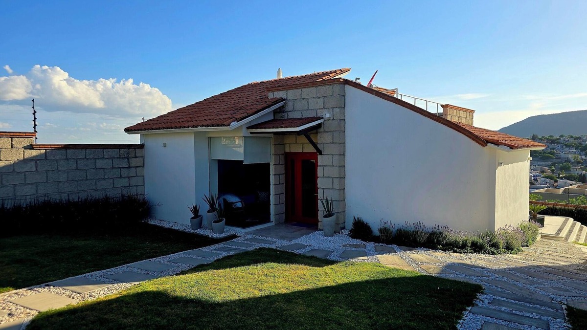 Bernal House | Comfortable, amplia y moderna casa familiar con vista a Pena de Bernal