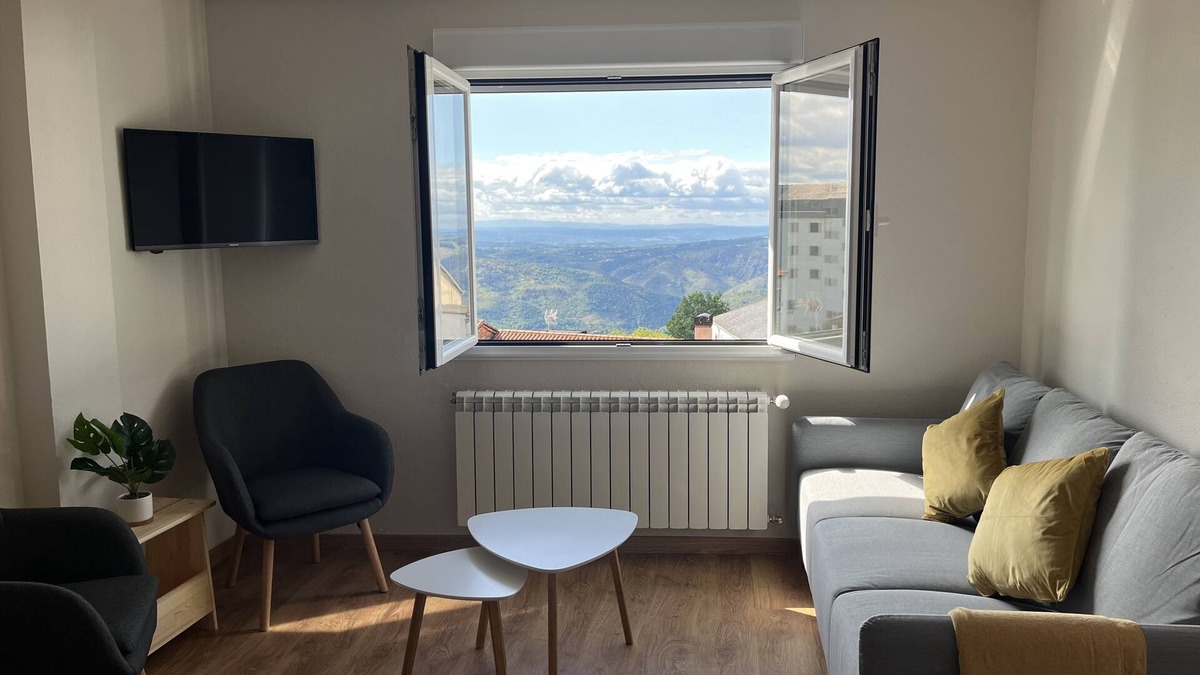 Castro Caldelas Apartment | Comfortable and quiet apartment in the old town of Castro Caldelas