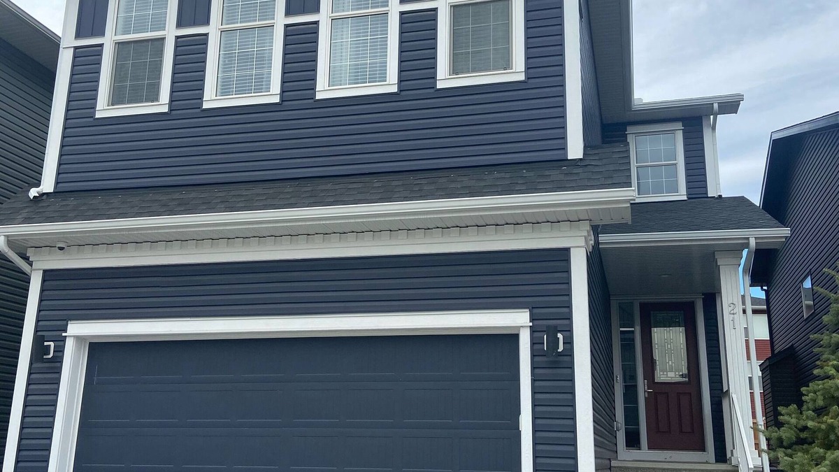 Calgary House | Comfortable and beautiful brand new suite in SW