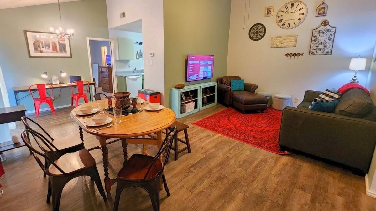 Great Northwest House | Comfortable and Cozy Family Vacation Home Near SeaWorld/Fiesta TX/Lackland AFB