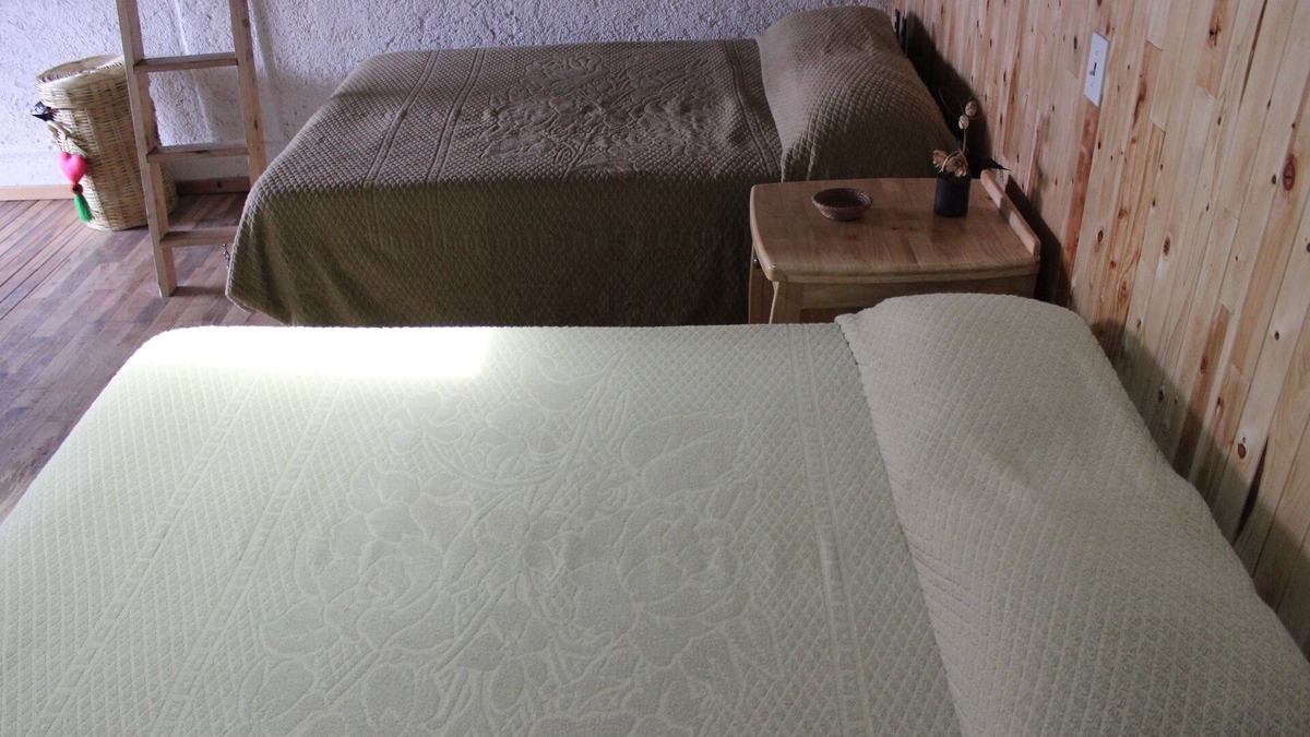 Jocotitlan Hotel | Comfortable and cozy Eucalyptus bedroom 30 min. of Toluca for Holidays.