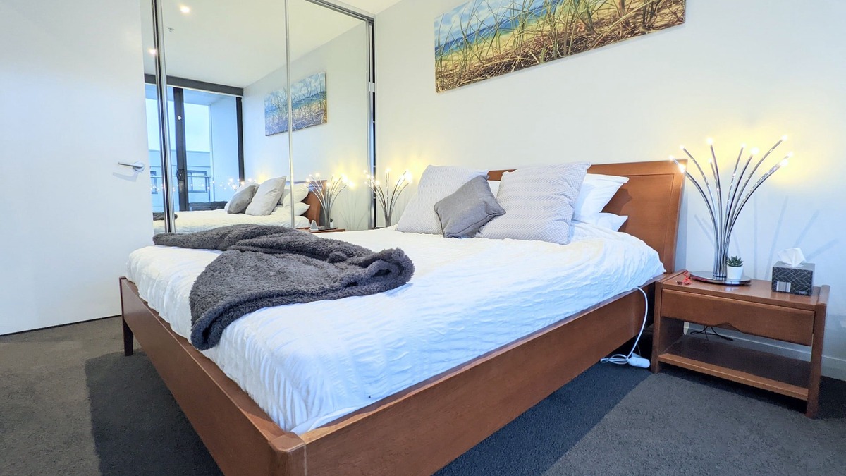 Lyneham Apartment | Comfortable and modern 1bedroom with parking, wifi, close to the city