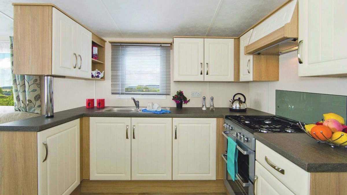 Hexham House | Comfortable and spacious 12ft-wide caravan with one double and one twin.