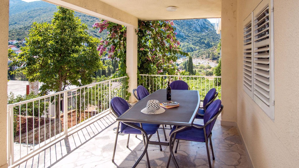Trpanj Apartment | Comfortable and spacious apartment with terrace Trpanj, Pelješac (A-11545-a)