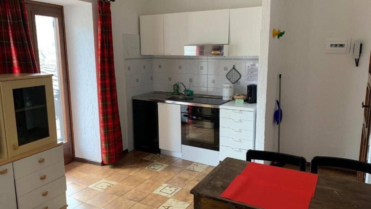 Pallusieux Apartment | Comfortable and sunny 2 bedrooms unit in old farm house with garden