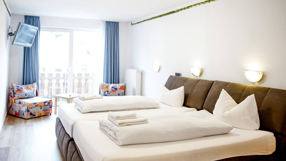 Zueschen Apartment | Comfortable and versatile room -perfect for relaxation, work and exchange
