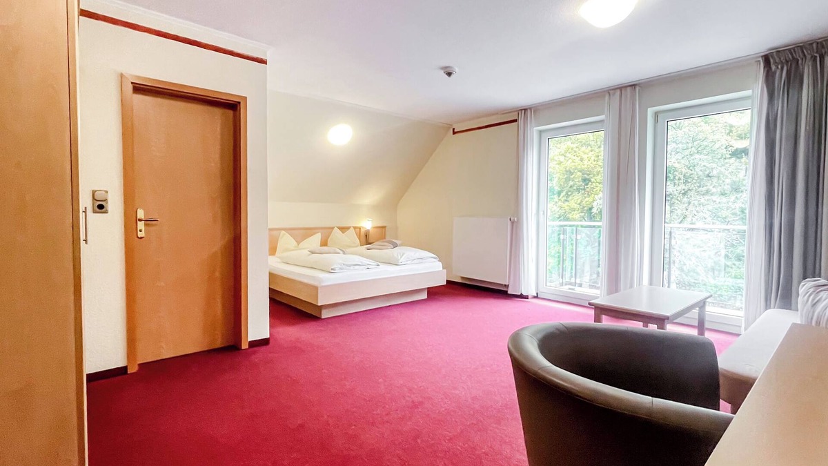 Zueschen Apartment | Comfortable and versatile room -perfect for relaxation, work and exchange