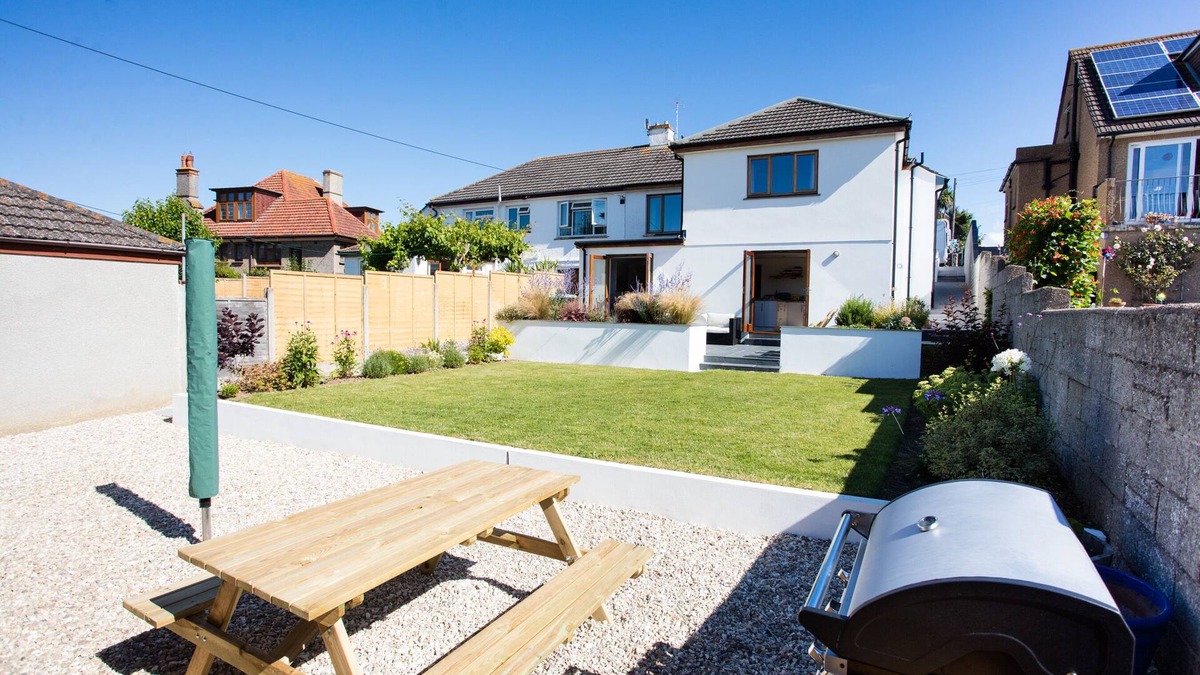 Bude House | Comfortable and well equipped 4 bedroom family home - 600m from the beach