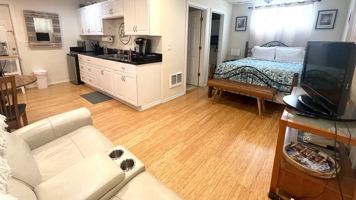 Medford Apartment | Comfortable and Well Stocked-Central Location-2 blocks to Major Park