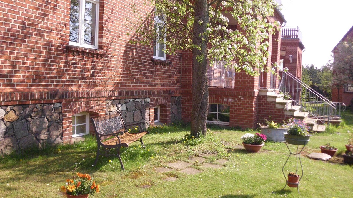 Roddan Apartment | Comfortable apartment for 2 pers. + Child in a renovated monument with a four-sided courtyard