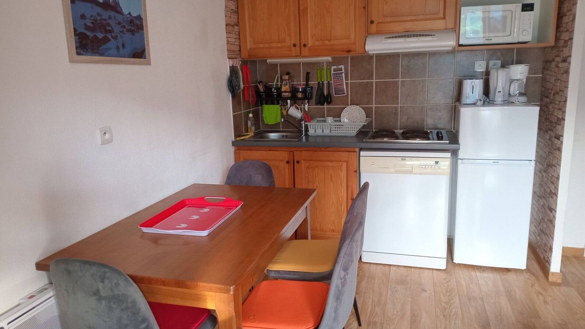 Albiez-le-Vieux Apartment | Comfortable apartment, 300m from slopes and shops, south-facing balcony, parking, pets allowed