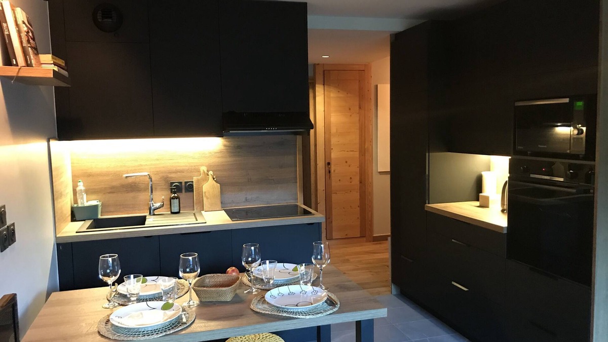Val-d'Isere Apartment | Comfortable apartment, ski in, linen provided