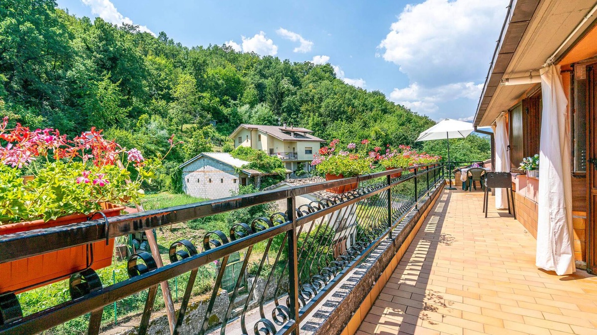 Fano Adriano Apartment | Comfortable apartment with large roof terrace in the heart of Abruzzo.